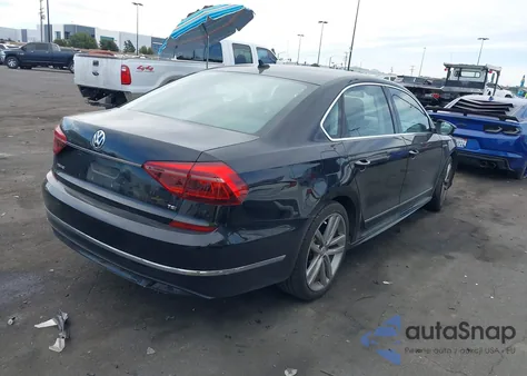 2017 Volkswagen Passat 1.8T R-Line z USA, uszkodzony, nr VIN 1VWDT7A32HC082668